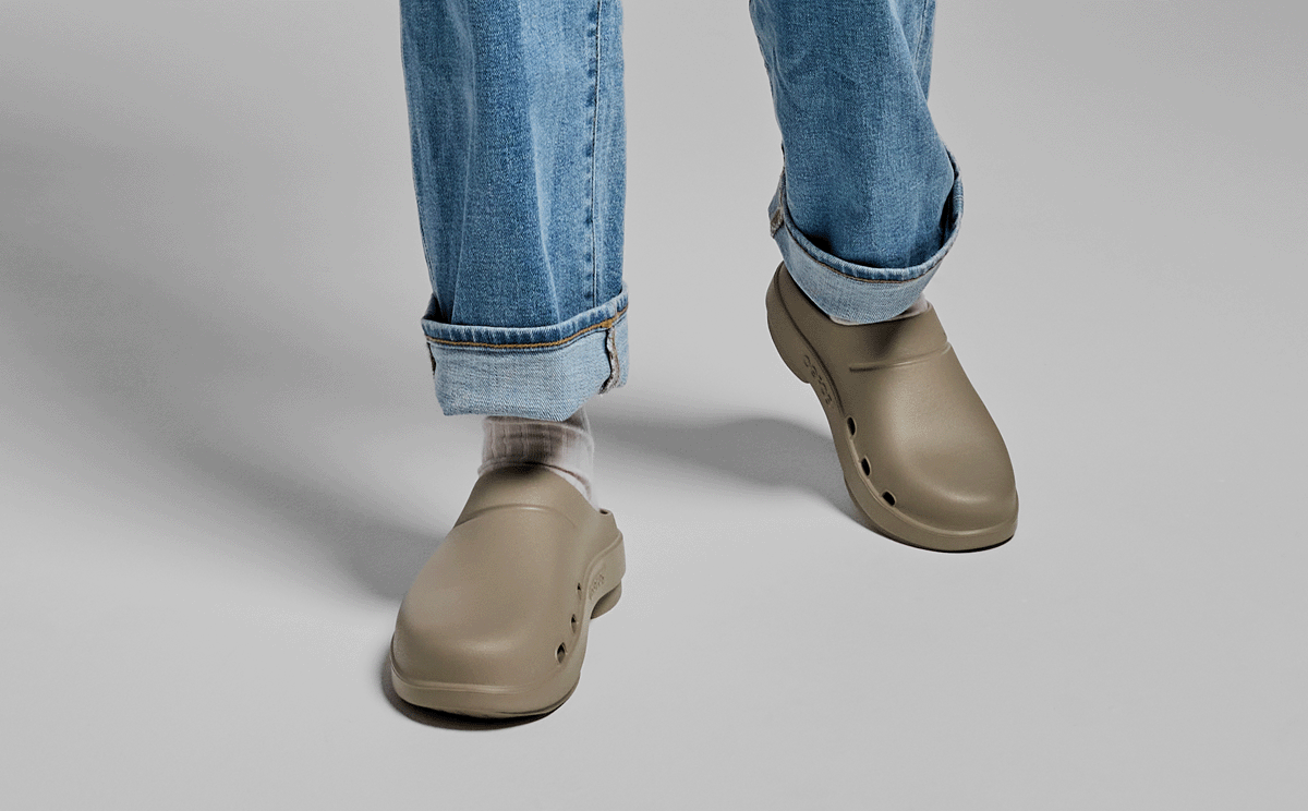 OOFOS Women's OOcloog Clog - Nomad