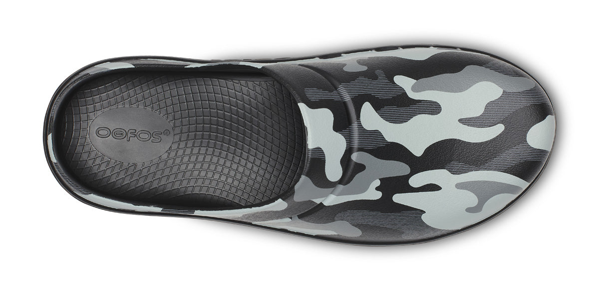 OOFOS Women's OOcloog Luxe Clog - Night Camo