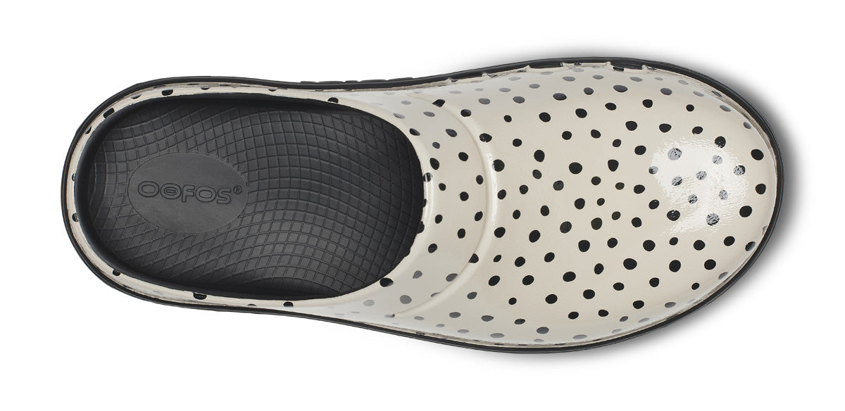OOFOS Women's OOcloog Limited Edition Clog - Pebble