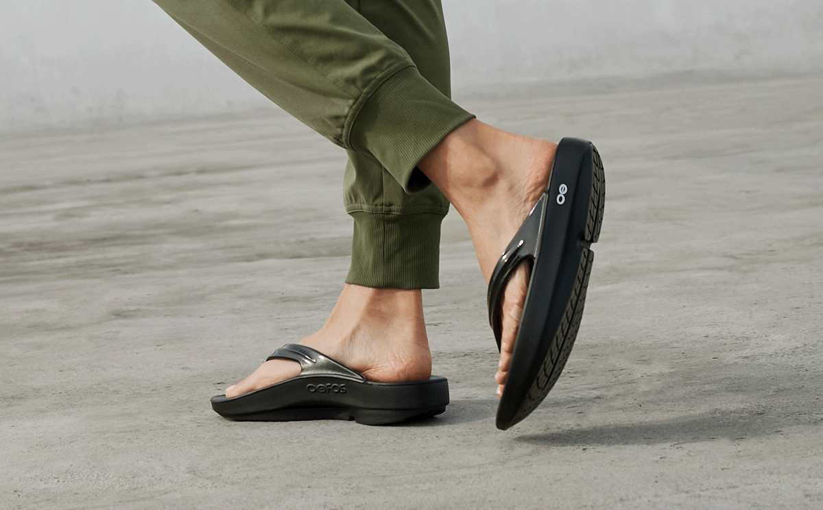 OOFOS Women's OOlala Flip-Flop Sandals - Black