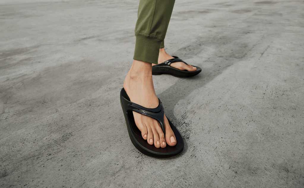 OOFOS Women's OOlala Flip-Flop Sandals - Black