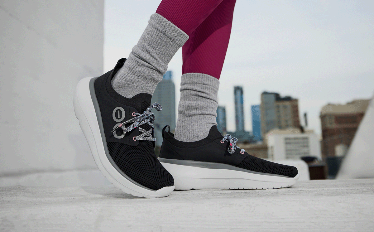 OOFOS Women's OOmy Stride Sneakers - White Black