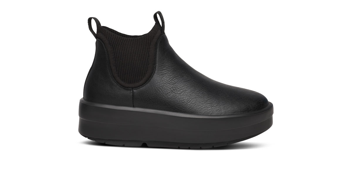 OOFOS Women's OOmega Leather Londoner Boots - Black