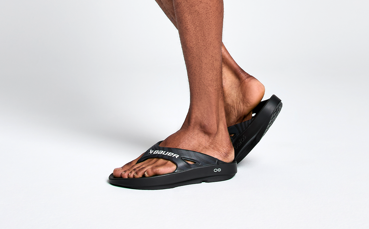 OOFOS BAUER x Men's OOriginal Sport Flip-Flop Sandals - Black Asphalt