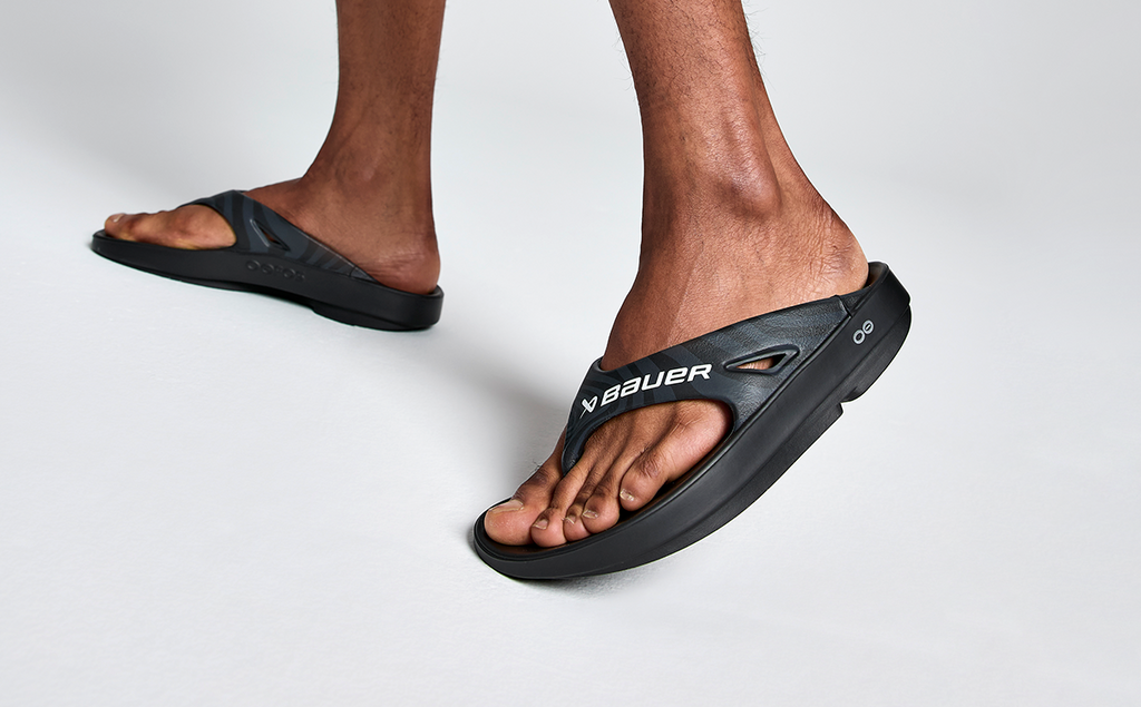 OOFOS BAUER x Men's OOriginal Sport Flip-Flop Sandals - Black Asphalt