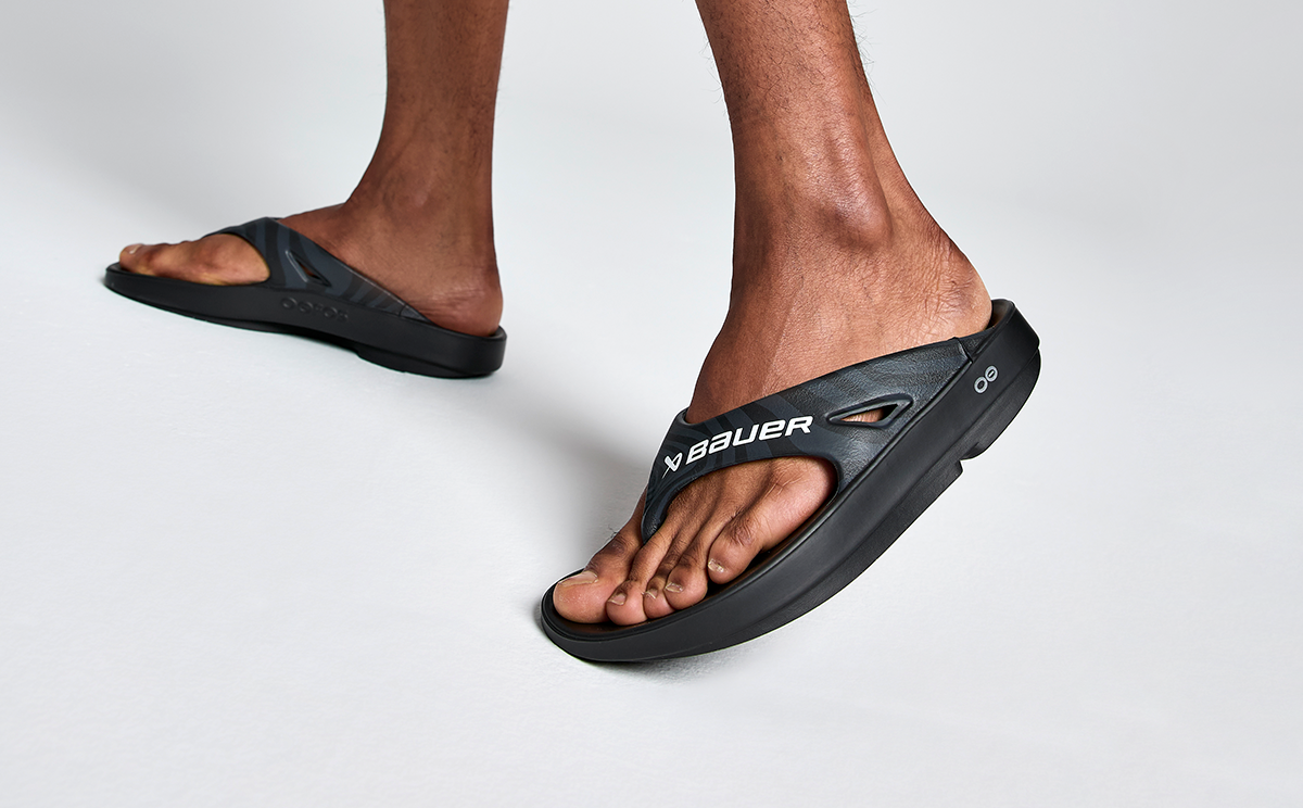 OOFOS BAUER x Men's OOriginal Sport Flip-Flop Sandals - Black Asphalt