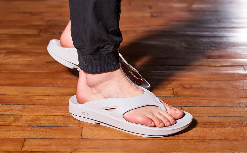 OOFOS Men's OOriginal Flip-Flop Sandals - Moonstone