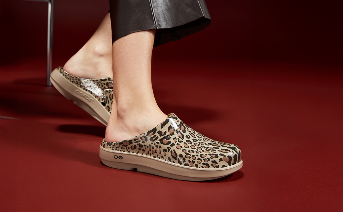 OOFOS Women's OOcloog Limited Edition Clog - Nomad Leopard
