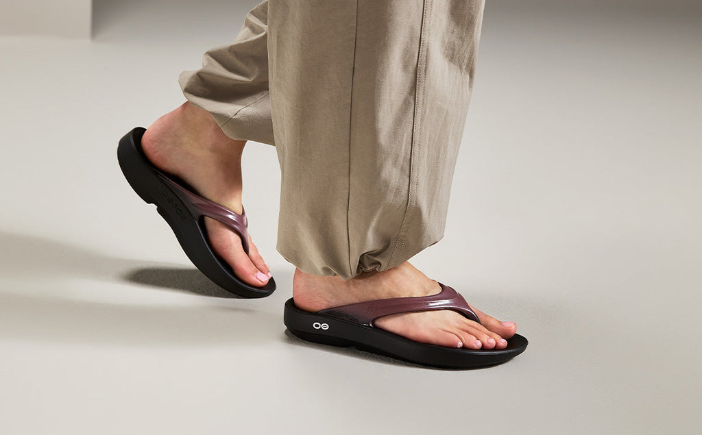 OOFOS Women's OOlala Luxe Flip-Flop Sandals - Rosewood